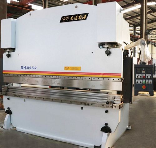 China WE67Y-300/3200 Press Brake